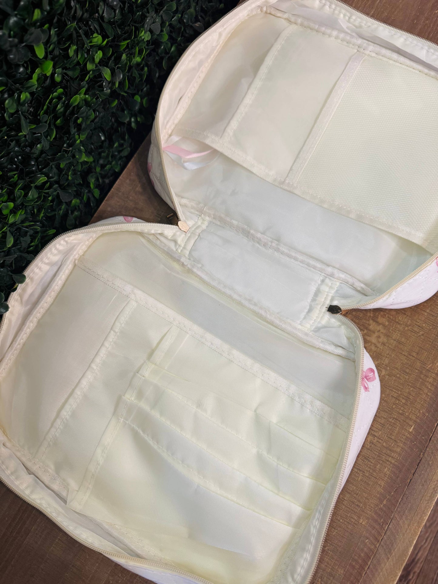 Pink & White Bow Quilted Bible Cover